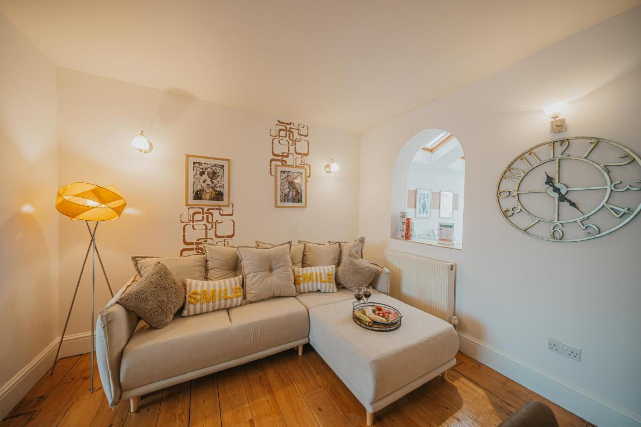 Cotswolds- Homely 2 Bed House With Garden, Wifi - Esho Stays Cirencester Exterior foto